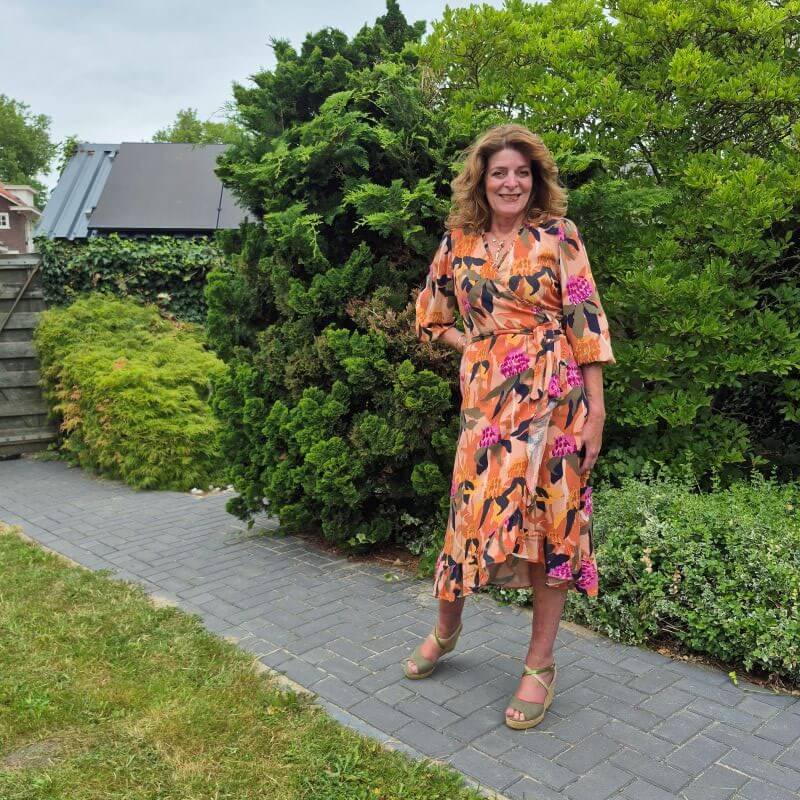 Colour me confident: Orange, green and pink florals in motion